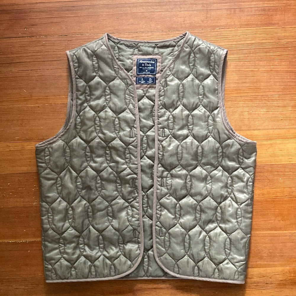 Abercrombie and Fitch olive green liner-style open front quilted vest size M